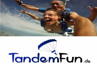 Tandem Fallschirmspringen mit Tandemfun